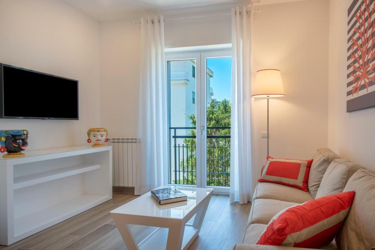 Solymar Apartments Соренто Екстериор снимка